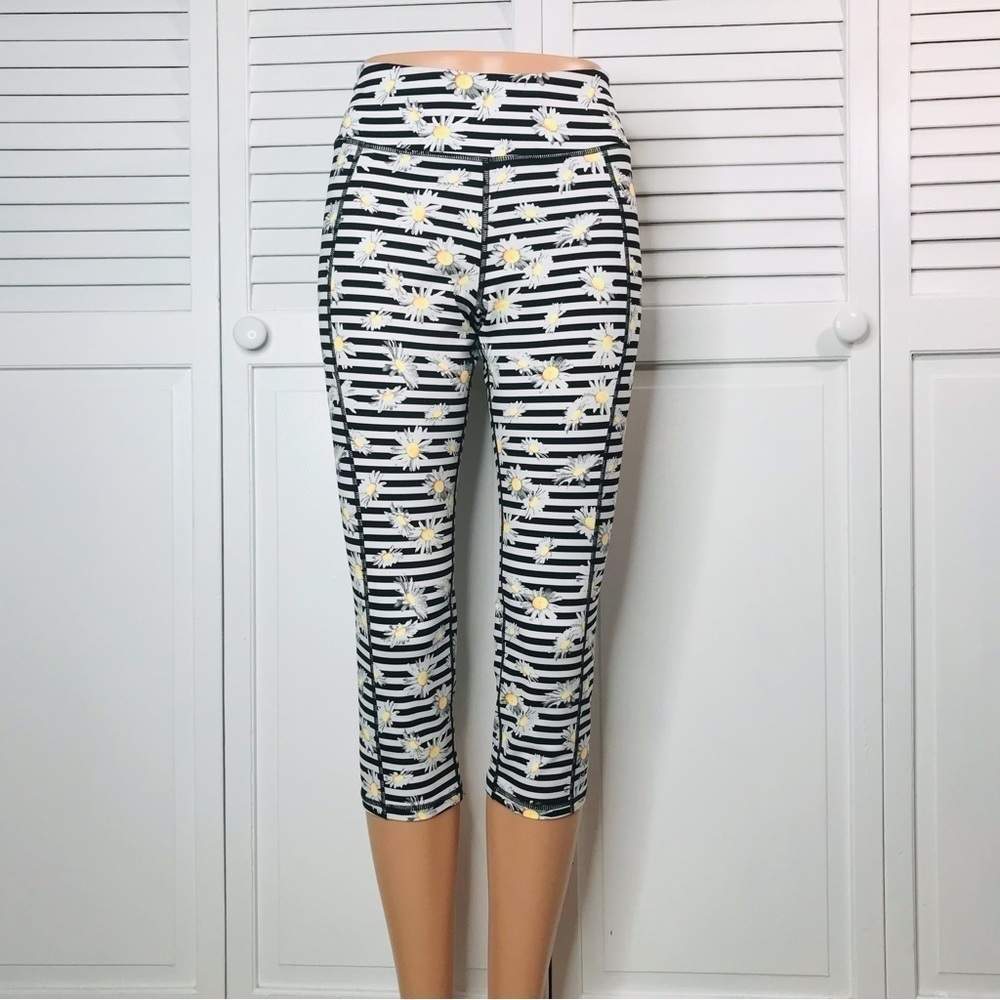 Price is firm BETSY JOHNSON Floral Daisy Striped Leggings Size Medium